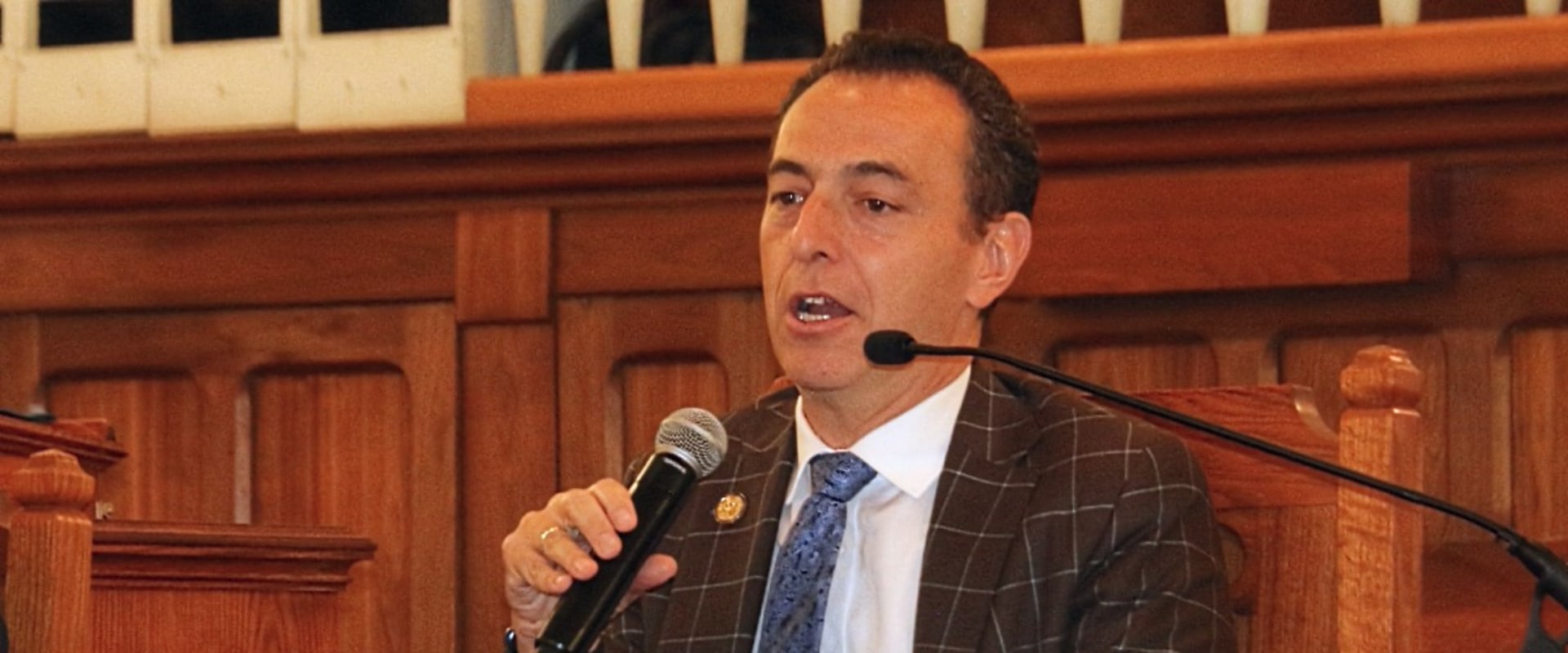 Navigating Negative Campaigning in Fairfax County, Virginia: An Expert's Perspective
